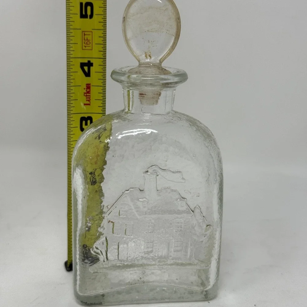 Vintage Clear Glass Decanter Bottle Embossed Colonial House with Stopper‎ 5.25in